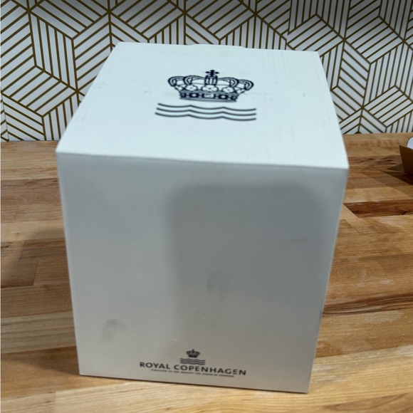 Wouter Dolk for
Royal Copenhagen
The art of giving flowers hydrangea vase
 blue - Picture 10 of 10